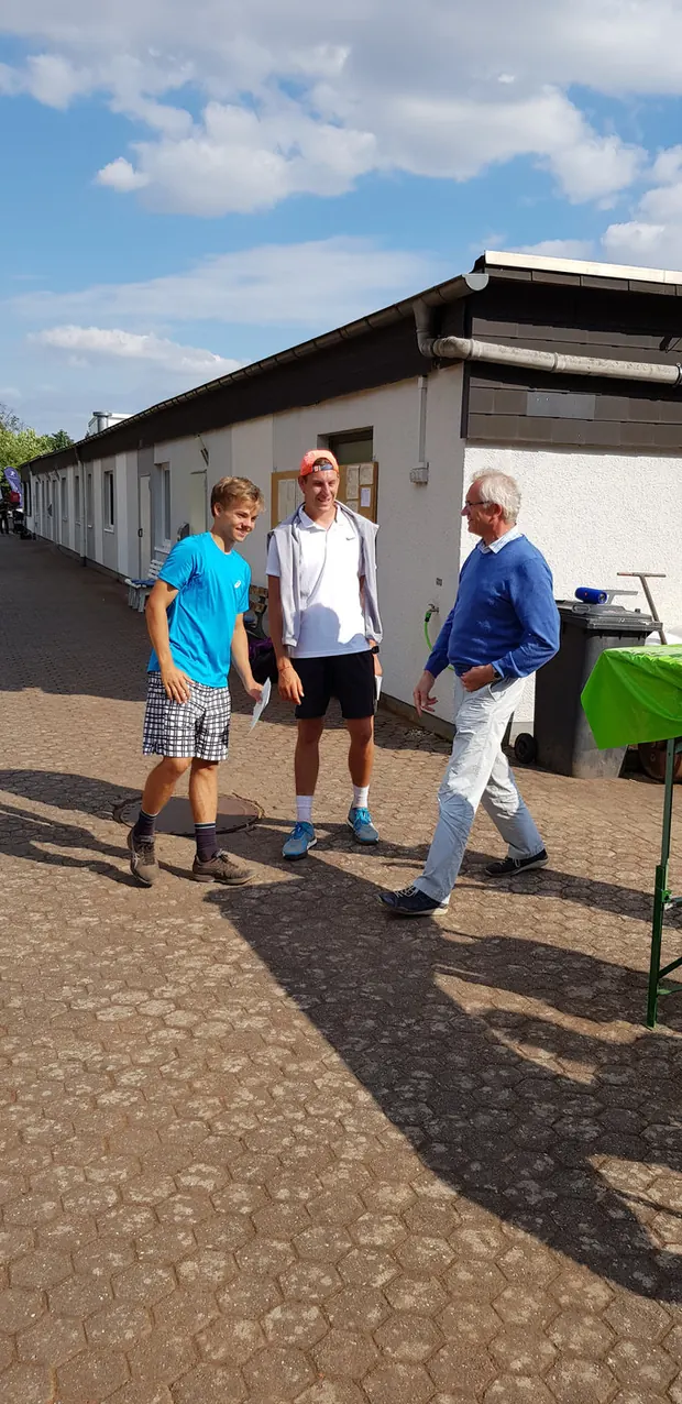 Impression aus dem Vereinsleben des TC Grün-Weiß Elz.